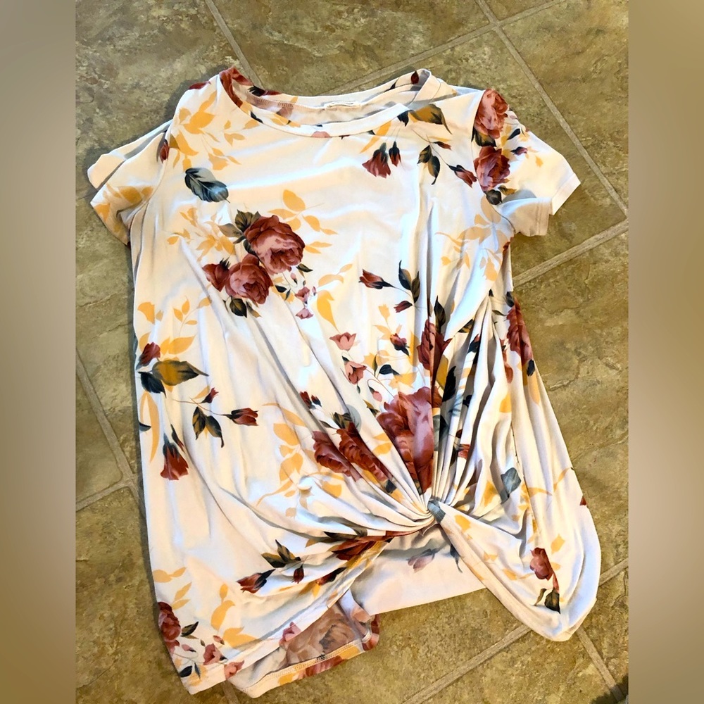 Short sleeve top, size S, cream/floral